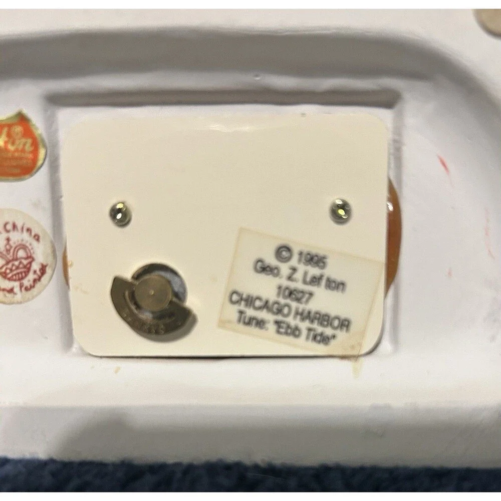 Geo. Z. Lefton Chicago Harbor Lighthouse Music Box 1985 Ebb Tide